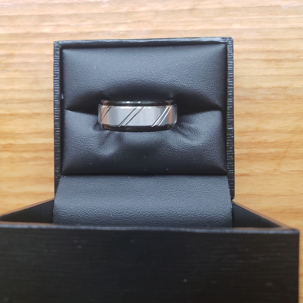 Men's tungsten wedding band